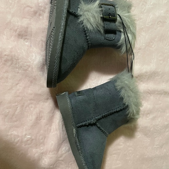Revolution gray winter boots size 6 - Picture 3 of 7